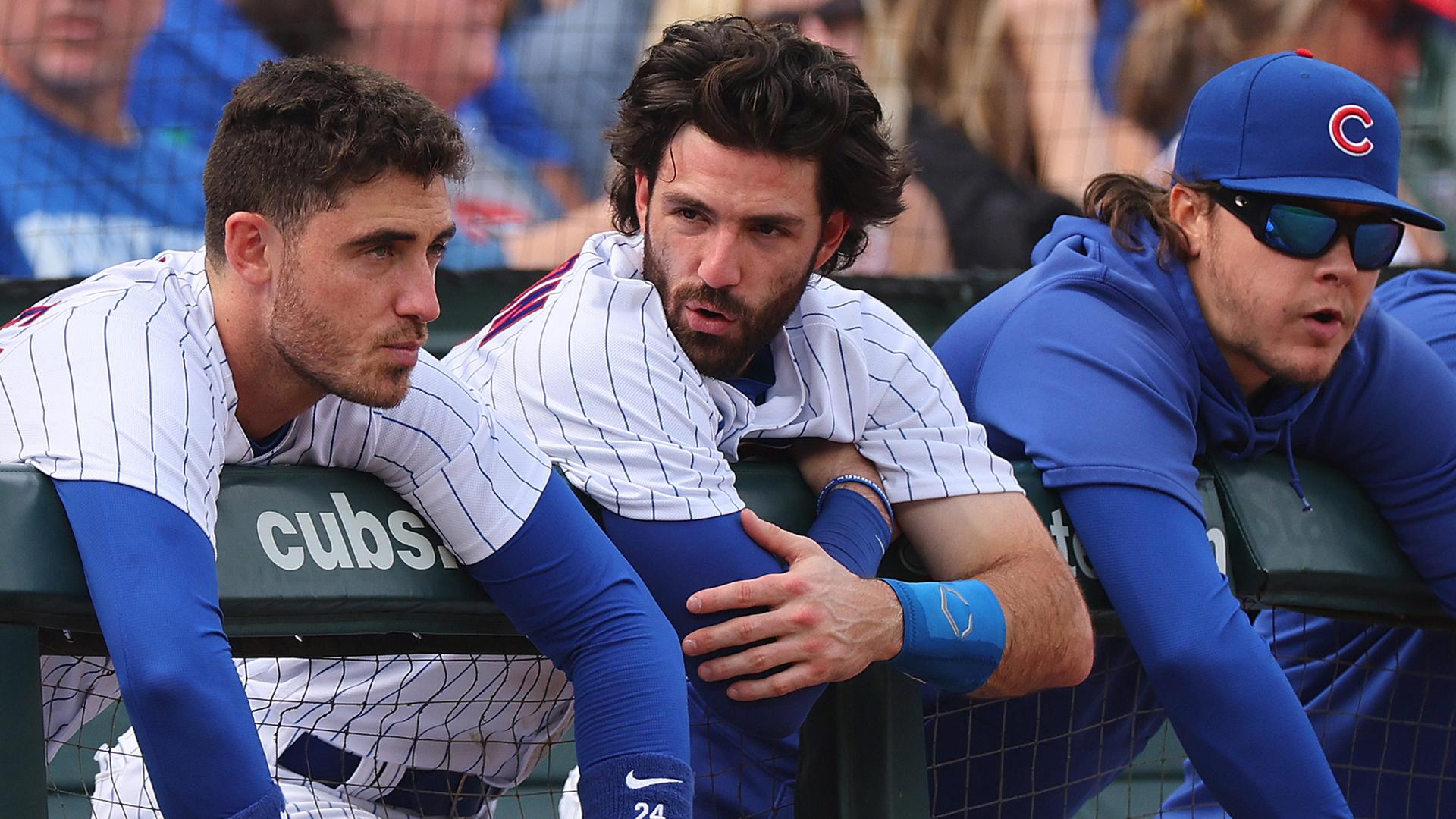 Cody Bellinger and Dansby Swanson chat in dugout