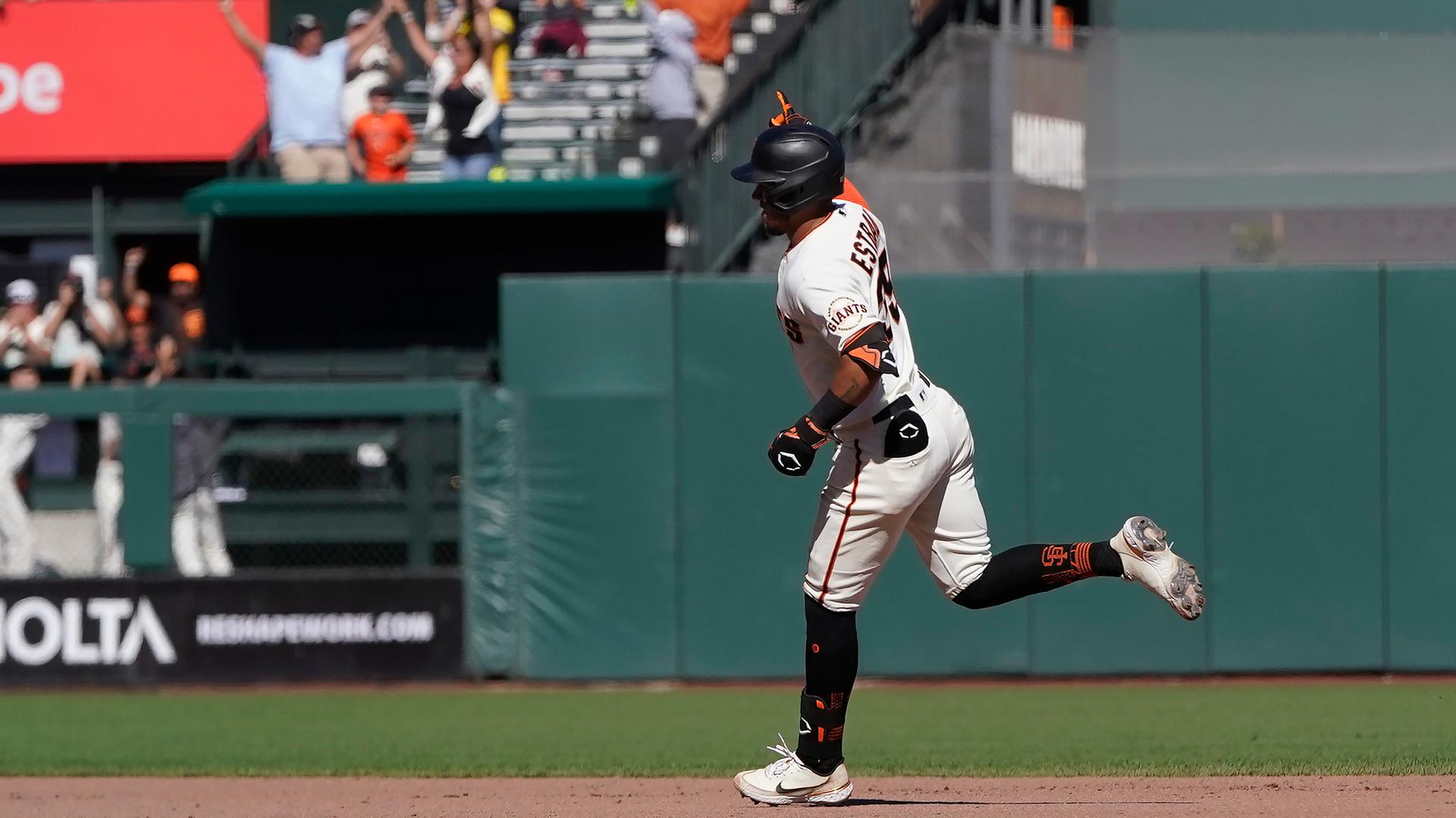 Thairo Estrada rounds the bases after his two-run walk-off home run for the Giants against the Pirates on Aug. 14, 2022.
