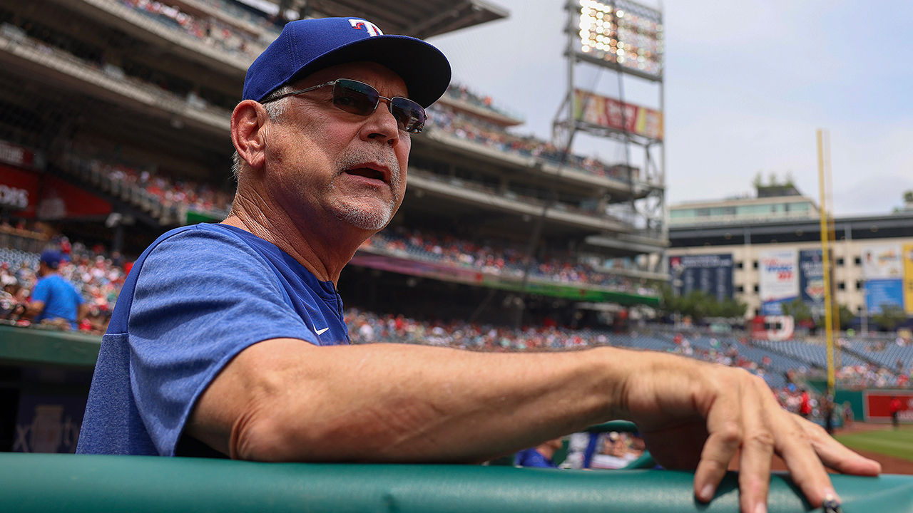 Bruce Bochy watches from the dugout