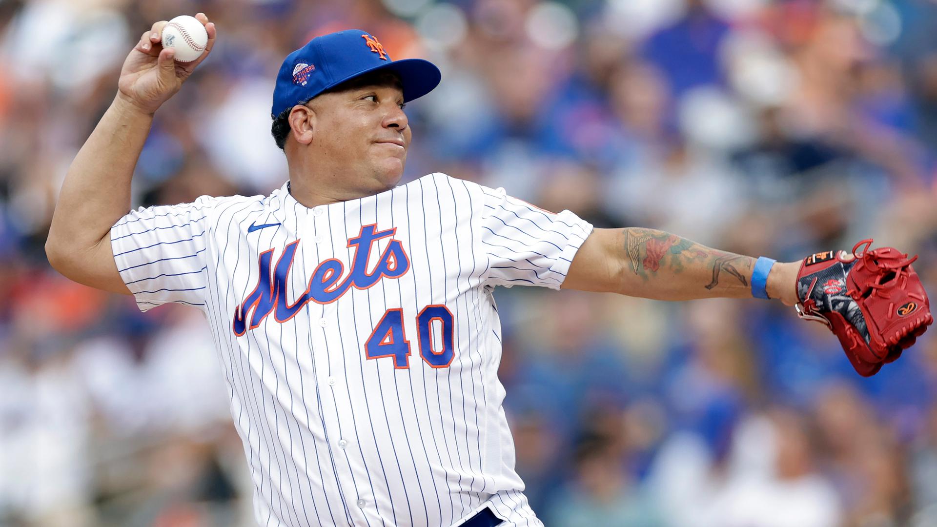 Bartolo Colon pitches in a Mets Old-Timers Game