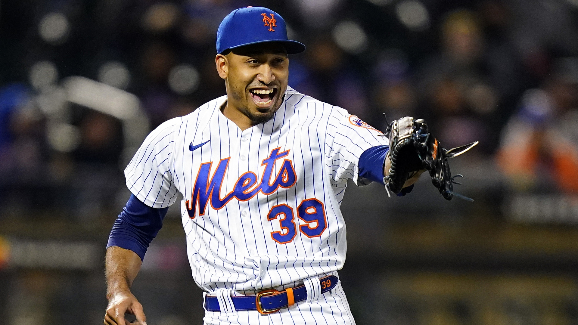 The Mets' Edwin Diaz smiles after an out