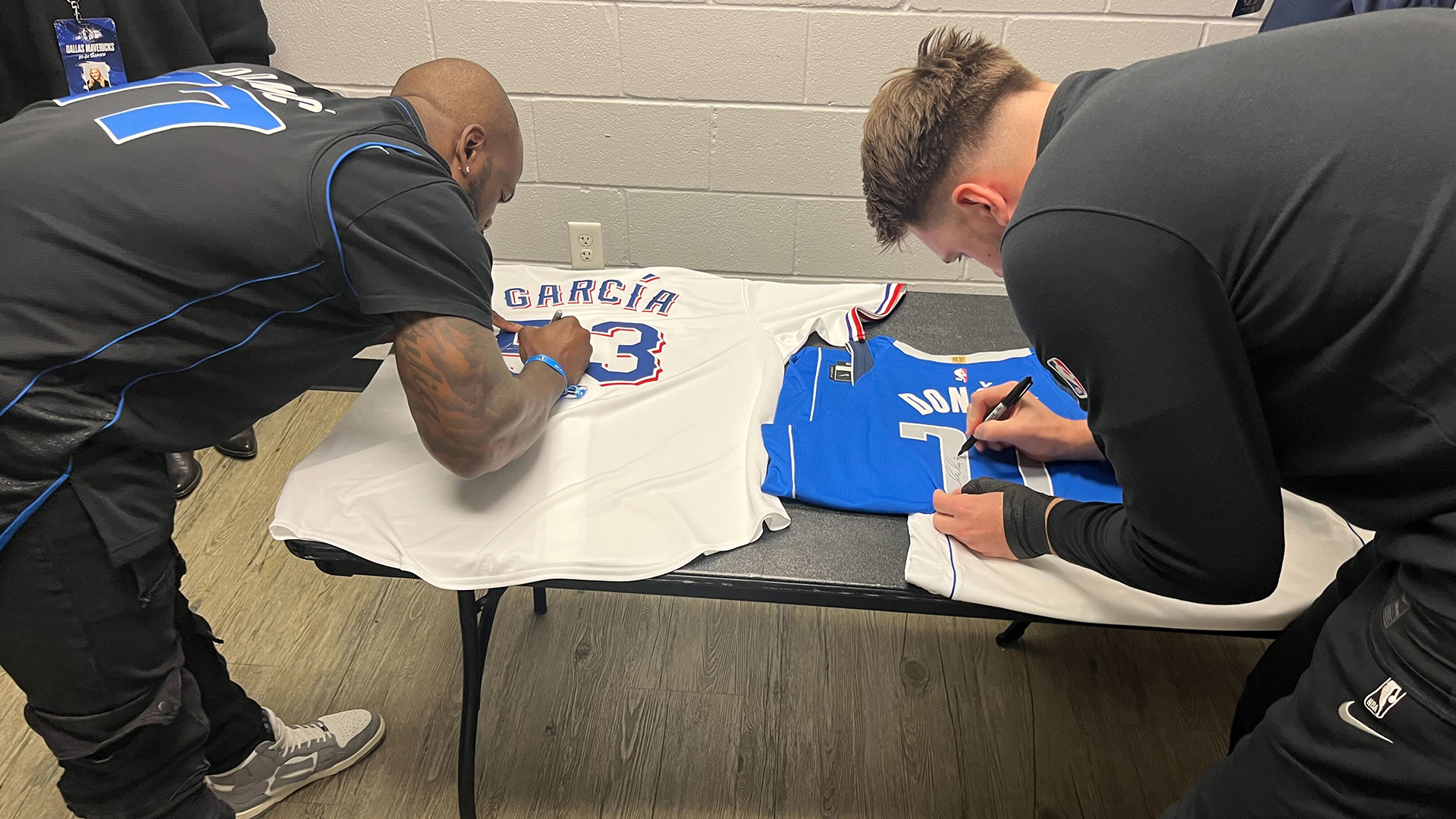 Adolis García and Luka Dončić sign each other's jerseys